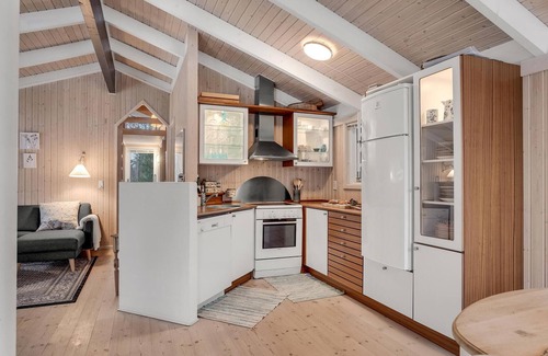 Jerup House | Relaxing Getaway in a Scenic Cottage Area with Ocean Views
