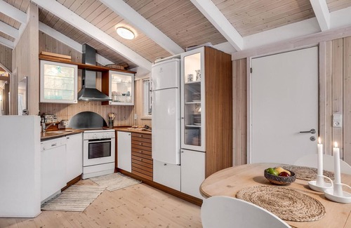 Jerup House | Relaxing Getaway in a Scenic Cottage Area with Ocean Views