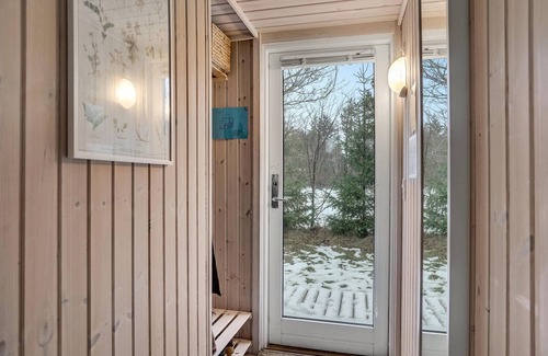 Jerup House | Relaxing Getaway in a Scenic Cottage Area with Ocean Views