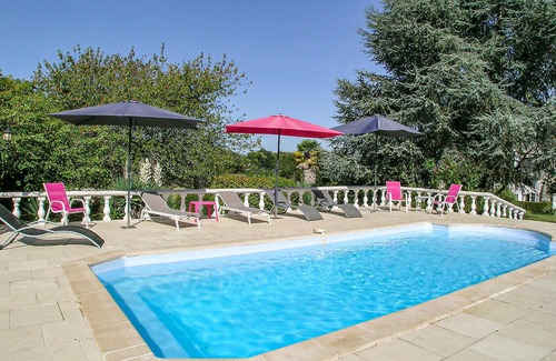 Juignac House | Spacious 4-Bedroom Retreat with Pool in Juignac