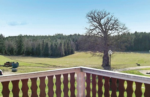Kalv House | Tranquil Farmhouse Retreat with Lake Views and Spa Access