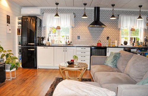 Karlstad Municipality House | Relaxing 3-Bedroom Retreat with Lake Views in Karlstad