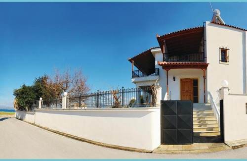 Assos-Lechaio House | Inviting Home in Kato Assos Peloponnese with WiFi & Family Focus