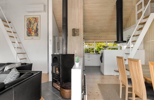 Knebel House | Spacious 5 Bedroom Retreat in Knebel with Ocean Views