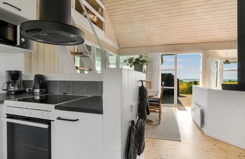 Knebel House | Spacious 5 Bedroom Retreat in Knebel with Ocean Views