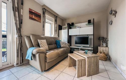 Koksijde House | Delightful Home in Koksijde with Kitchen & Family Amenities