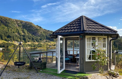 Fjaler House | Stunning home in Korssund with house a panoramic view