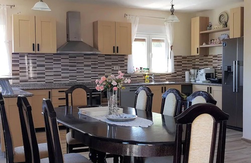 Kremena House | Spacious 4-Bedroom Retreat in Kremena with Ocean Views