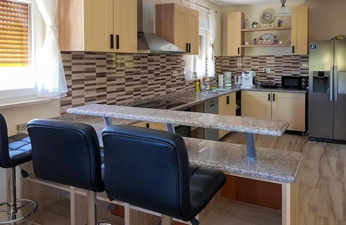 Kremena House | Spacious 4-Bedroom Retreat in Kremena with Ocean Views