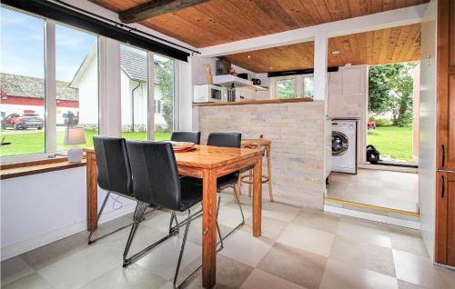 Loberod House | Inviting Home in Lberd with Kitchen & Family-Friendly Amenities