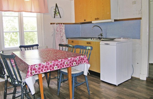Torne House | Peaceful Lake View Retreat with Spa and Family Amenities
