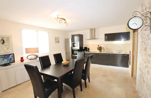 Malataverne House | Spacious 6-Bedroom Retreat with Pool in Malataverne
