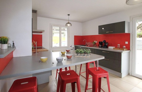 Malataverne House | Top-Rated 6 Bedroom Retreat with Pool in Malataverne