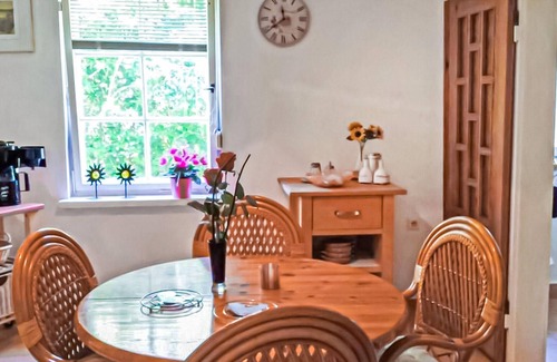 Mahlow House | Cozy 1 Bedroom Retreat in Mahlow with Pet-Friendly Amenities