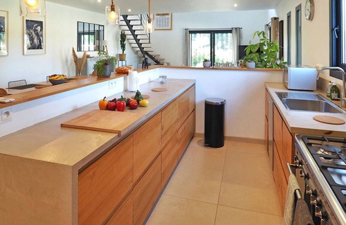 Maillane House | Inviting 2 Bedroom Retreat in Maillane with Pool & Spa