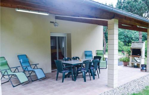 Massugas House | Inviting Home in Massugas with Pool & Family-Friendly Amenities