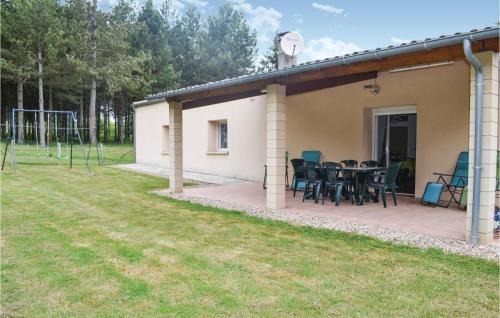 Massugas House | Inviting Home in Massugas with Pool & Family-Friendly Amenities