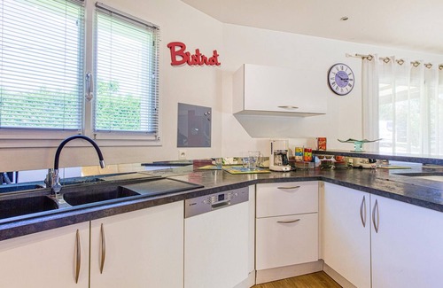Montsales House | Spacious 4 Bedroom Retreat in Montsales with Private Pool