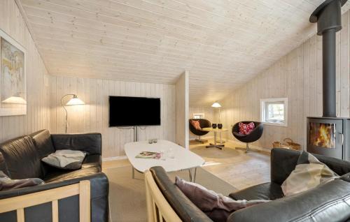 Spidsegard House | Stunning Home In Nexø With Sauna