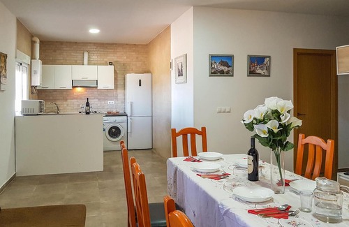 Olvera House | Spacious 5-Bedroom Retreat with Lake View in Olvera