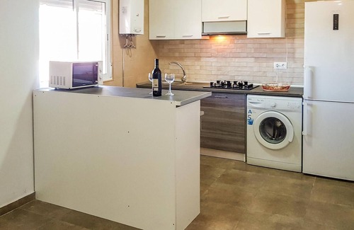 Olvera House | Spacious 5-Bedroom Retreat with Lake View in Olvera