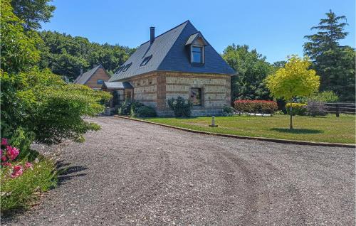 Paluel House | Cozy Home in Paluel with Free WiFi and Child-Friendly Features