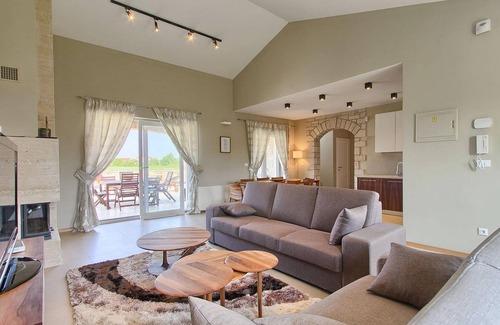 Kastelir-Labinci House | Spacious 4-Bedroom Getaway with Private Pool in Porec