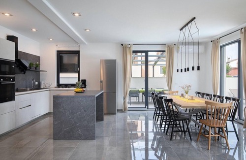 Skatari House | Family-Friendly 4 Bedroom Accommodation in Pula with Pool