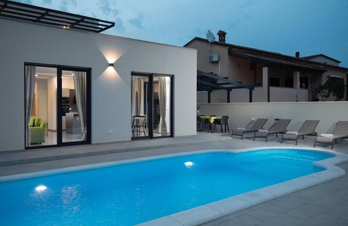 Skatari House | Family-Friendly 4 Bedroom Accommodation in Pula with Pool