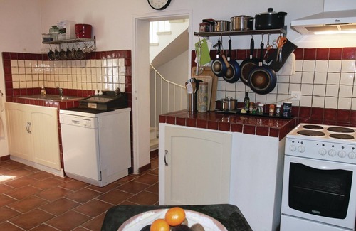 Reillanne House | Cozy 1 Bedroom Retreat in Reillanne with Lake View