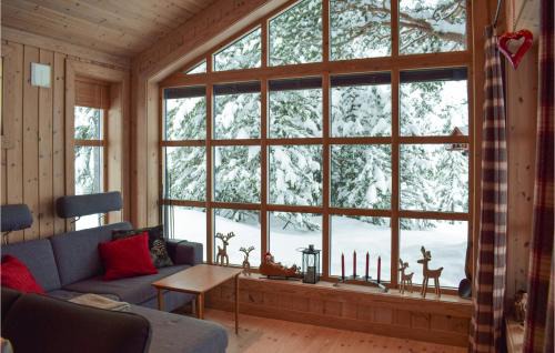 Atra House | Cozy Rjukan Retreat with Wifi for Family-Friendly Stays