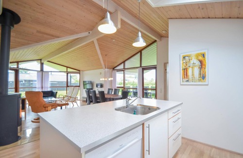 Ronde House | Exceptional 3 Bedroom Accommodation with Oceanfront Views