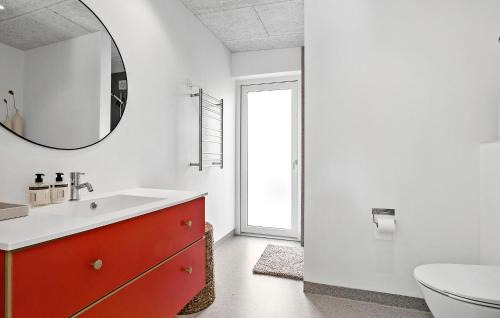 Sallingsund House | Cozy Home in Roslev with Pet-Friendly Amenities & Kitchen