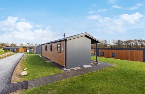 Suesel House | Inviting 2 Bedroom Retreat in Scenic Süsel with Spa Access