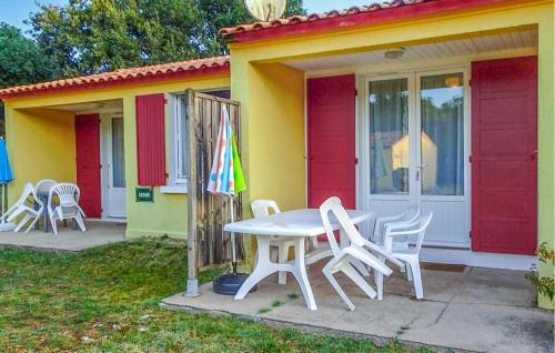 Saint-Savinien House | Inviting Home in Saint-Savinien with Pool and Hot Tub