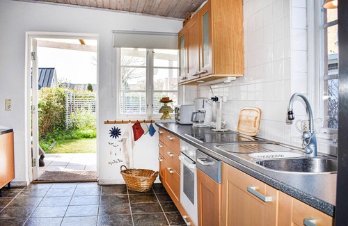 Skillinge House | Cozy 1 Bedroom Retreat with Oceanfront Views in Skillinge