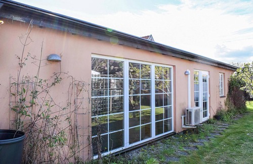 Skillinge House | Cozy 1 Bedroom Retreat with Oceanfront Views in Skillinge