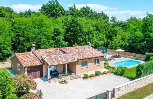 Sveta Nedelja House | Inviting 3 Bedroom Accommodation in Beautiful Snasici