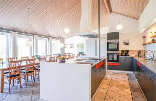 Spøttrup House | Spacious 8-Bedroom Retreat in Scenic Spøttrup
