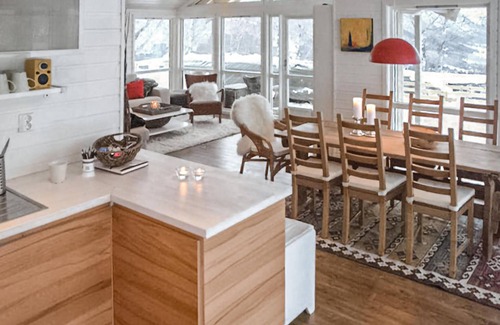 Møre og Romsdal House | Delicately Furnished Cottage with Spa Near Strandafjellet