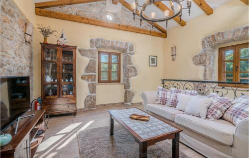 Sveti Vid Dobrinjski House | Relaxing Retreat in Svet Vid Dobrinjski with Hot Tub