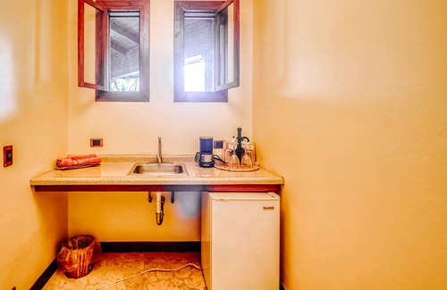 El Indio House | Tranquil Jungle Retreat with Hot Tub and Family Amenities