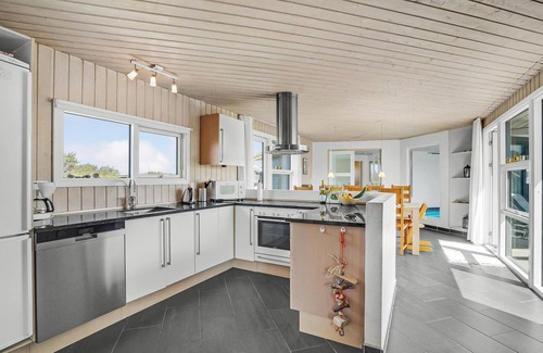 Klitmoller House | Spacious 4-Bedroom Retreat with Oceanfront Views in Thisted