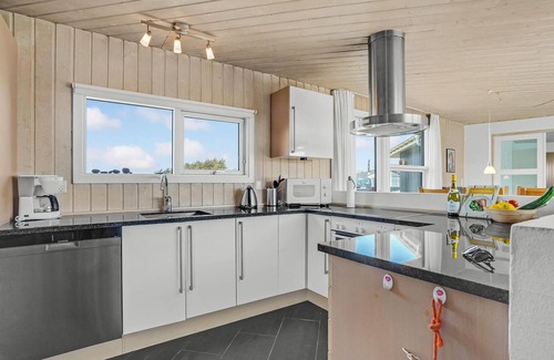 Klitmoller House | Spacious 4-Bedroom Retreat with Oceanfront Views in Thisted