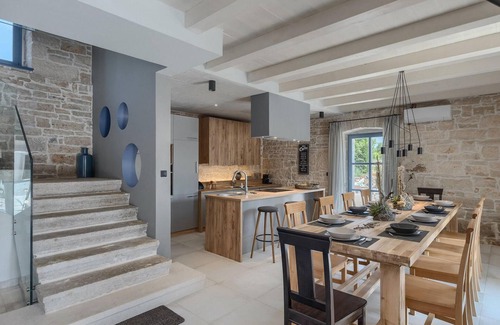 Brecevici House | Spacious 4 Bedroom Accommodation with Pool in Tinjan