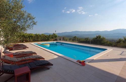 Caporice House | Idyllic Holiday House with Pool Surrounded by Vineyards