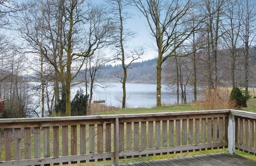 Ullared House | Relaxing 2 Bedroom Accommodation with Lake View in Ullared
