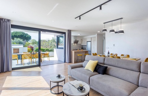 Valbandon House | Ideal 3 Bedroom Retreat with Pool in Valbandon