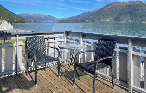 Djønno House | Cozy Home in Vallavik with Oceanfront Views & Wifi
