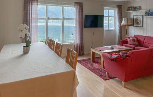 Djønno House | Cozy Home in Vallavik with Oceanfront Views & Wifi